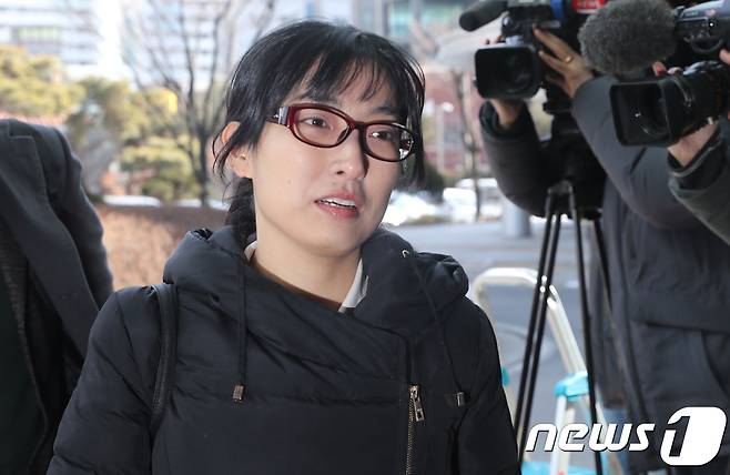 안미현 의정부지검 검사가 강원랜드 채용비리 수사외압 의혹 관련 참고인 조사를 위해 12일 오후 서울 도봉구 서울북부지검에 출석하고 있다.  2018.2.12/뉴스1 © News1 박지수 기자