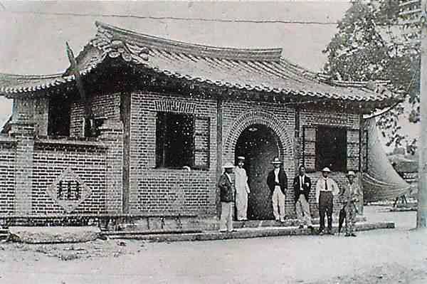 한성(서울)~인천 간 전화업무를 담당했던 한성전화소의 1902년 당시 모습. <한겨레> 자료 사진.