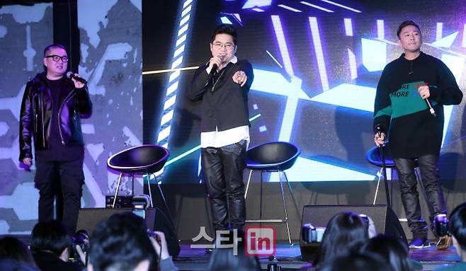 솔리드가 21일 서울 용산구 현대카드 언더스테이지에서 열린 컴백 기자간담회에서 ‘천생연분’ 무대를 선보이고 있다.(사진=신태현 기자)
