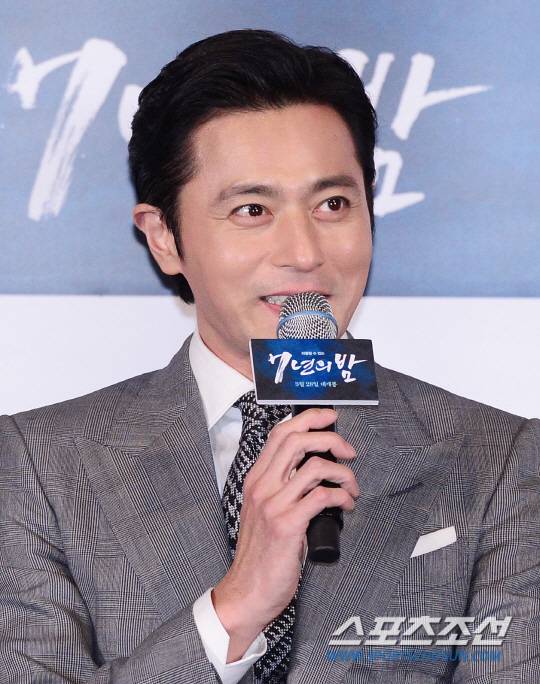 영화 '7년의 밤' 언론시사회 및 기자간담회가 21일 오후 서울 용산 CGV에서 열렸다. 배우 장동건이 질문에 답하고 있다.   '7년의 밤'은 정유정 동명 소설이 원작이다. 추창민 감독 작품으로 류승룡, 장동건, 송새벽, 고경표 등이 출연했다. 28일 개봉한다. 정재근 기자 cjg@sportschosun.com/2018.03.21/