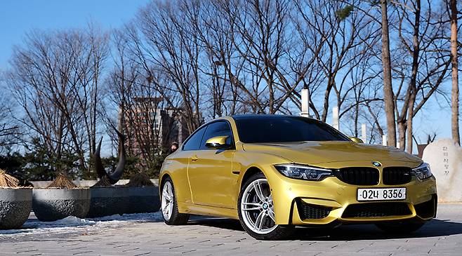 M4 컴패티션 패키지의 외형은 M4 기본 사양에서 크게 벗어나지 않는다