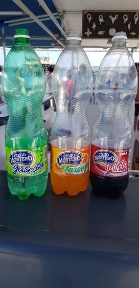 쿠바에는 코카콜라도 펩시콜라도, 환타도, 세븐업도 없다. 쿠바 고유 브랜드의 탄산음료는 있다. 맛은 미묘하게 달랐다.