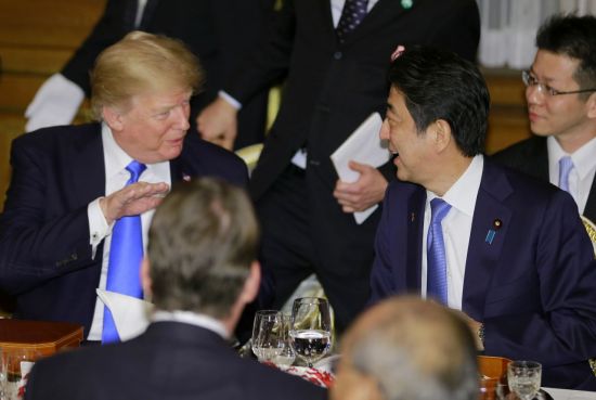 도널드 트럼프 미국 대통령과 아베 신조 일본 총리 [이미지출처=AP연합뉴스]
