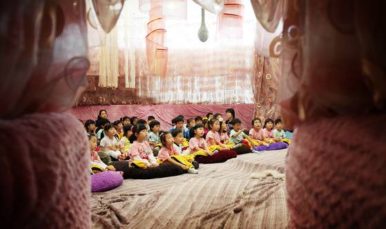 사을 ' 창2동 어린이집 ' 원생들이 6월 2일 창동청소년성문화센터에서 성교육을 받고 있다. 창동청소년성문화센터는 유아들을 대상으로 다양한 성교육을 실시한다. [ MY LIFE ]