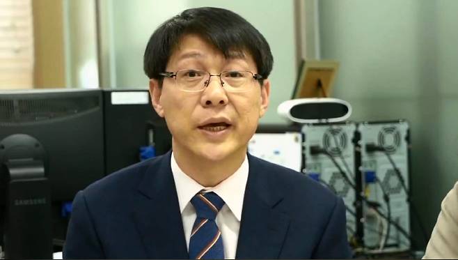 김형연 청와대 법무비서관이 23일 ‘11시 50분 청와대입니다’에 출연해 윤서인 작가 처벌에 공식 답변했다. / 페이스북 ‘대한민국 청와대’
