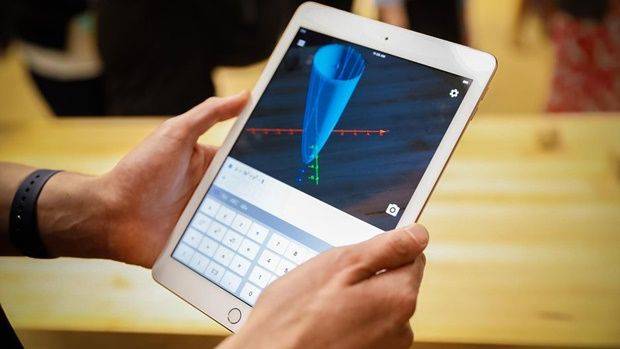 애플은 27일 미국 시카고에서 개최한 교육 행사에서 애플펜슬을 지원하는 저가형 아이패드를 소개했다. (사진=씨넷)
