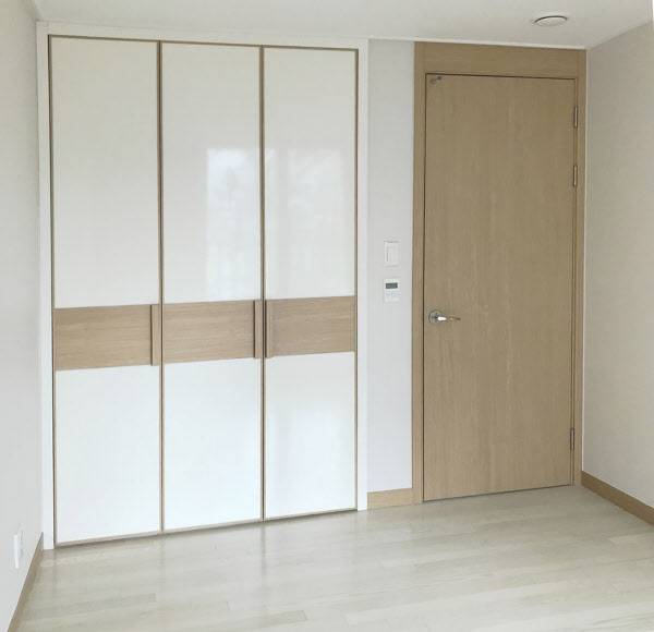 임대용 주택의 침실에 설치된 붙박이장.  /얼론투게더 제공