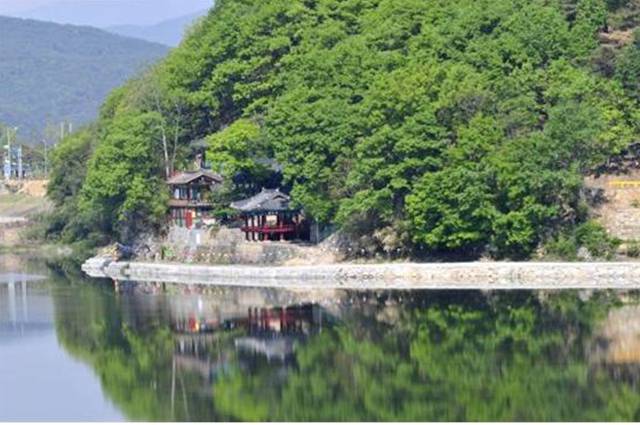 ▲함벽루(涵碧樓)는 고려 충숙왕 대 합주지주사(陜州知州事) 김영돈(金永暾)이 창건하였으며 많은 시인, 묵객들이 찾아와 풍류를 즐겼다.Ⓒ합천군