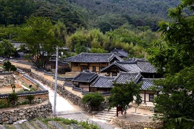 ▲묘산 묵와고가(妙山 默窩古家)는 선조 때 선전관을 역임하였던 윤사성이 지었다고 전하는 옛집이다.Ⓒ합천군