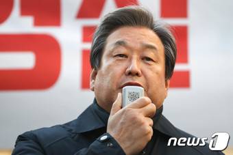 김무성 자유한국당 의원. 2018.2.25/뉴스1 © News1 성동훈 기자