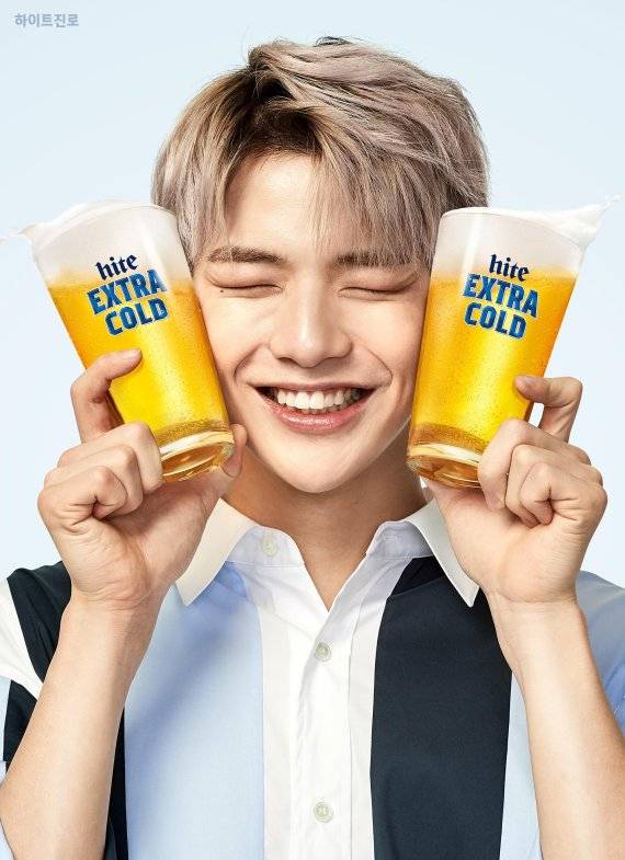 하이트진로 엑스트라콜드의 새 모델 강다니엘