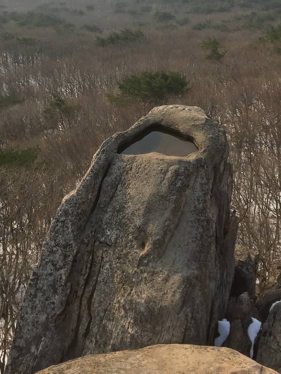 낙조가 되면 금빛으로 변한다는 금샘. [사진 하만윤]