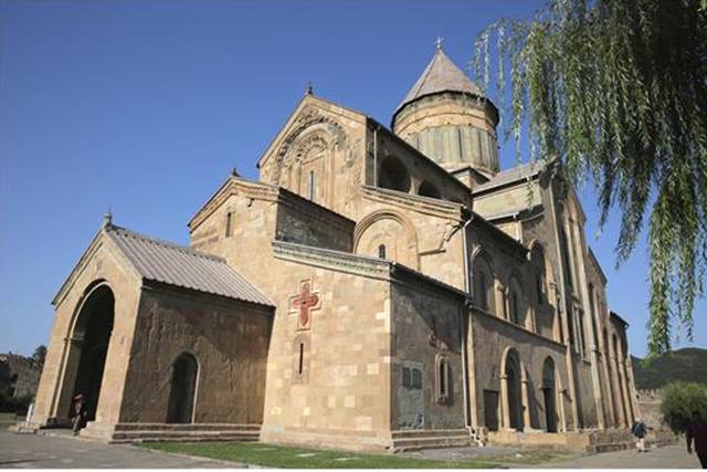 ▲조지아의 종교도시 므츠케타의 스베티츠호벨리대성당. 5세기 때 건물이다.Ⓒ유재원