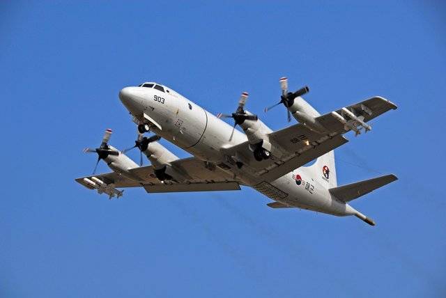 우리 해군이 현재 운용하고 있는 P-3 대잠초계기. 동아일보 DB