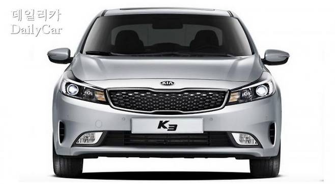 K3 (1세대. 헤드램프와 연결된 라디에이터 그릴)