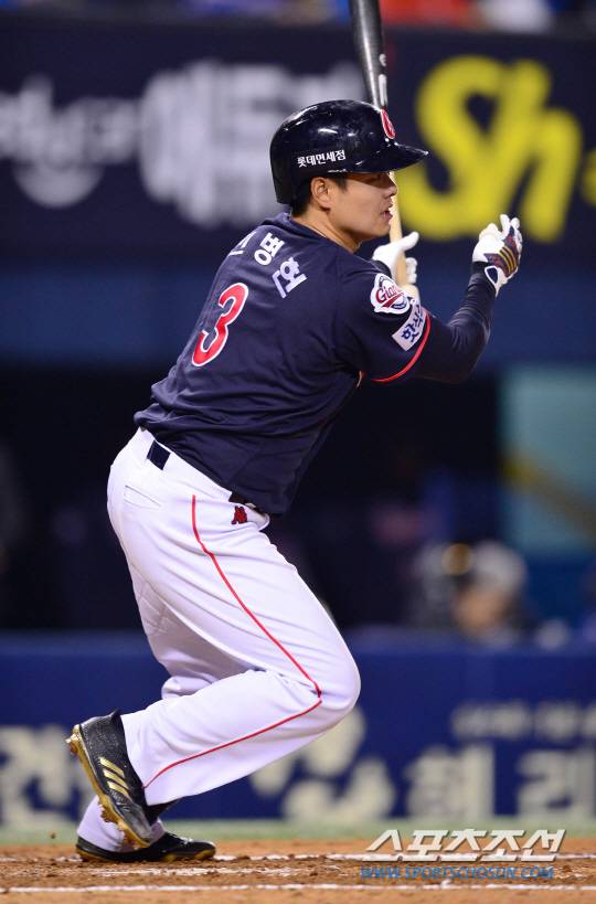 롯데 자이언츠 민병헌이 부상으록 교체됐다. 김경민 기자 kyungmin@sportschosun.com