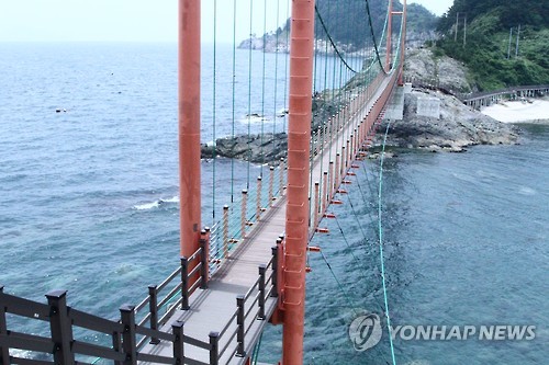 통영 연대도~만지도 출렁다리 [연합뉴스 자료사진]