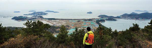 [월간산]망산 정상에서 본 금일해당화해변과 월송해송림 풍광.
