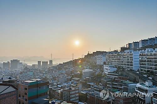 2014년 촬영한 부산 산복도로 모습. [부산 동구청 제공=연합뉴스]