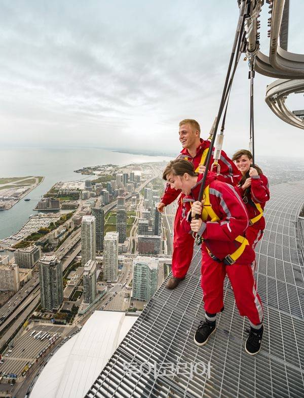 ▲ CN타워 엣지 워크ⓒ캐나다관광청