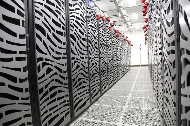 40년 걸리는 계산, 1시간 만에 뚝딱…국내 ‘슈퍼컴퓨터’만해도 80배 빨라졌다. - 사진 한국과학기술정보연구원 제공