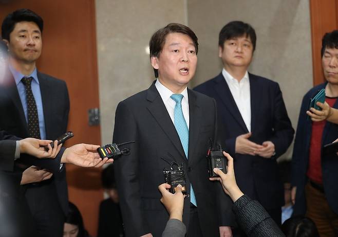 안철수 바른미래당 서울시장 예비후보가 지난 10일 오전 국회에서 기자들의 질문에 답하고 있다. 강창광 기자 chang@hani.co.kr