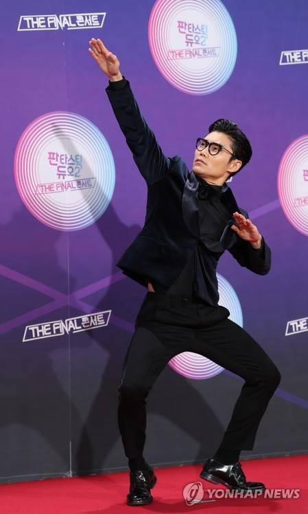 '포즈도 명품' 김범수 [연합뉴스 자료사진]