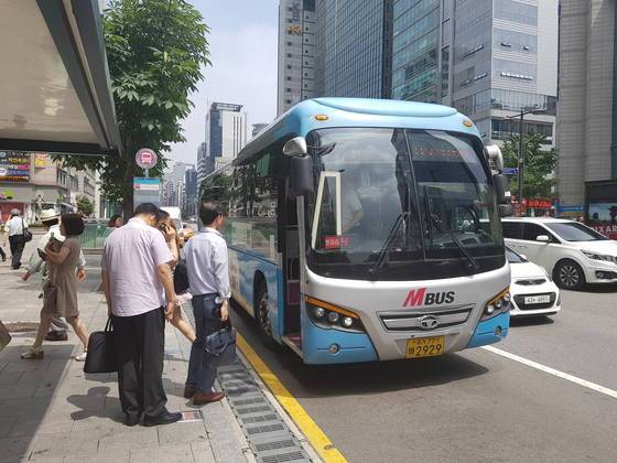 경기도 광역버스 회차지인 서울 강남역 버스 정류장. 함종선 기자