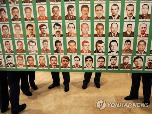 [AFP=연합뉴스 자료사진] ETA에 의해 희생된 스페인 경찰들