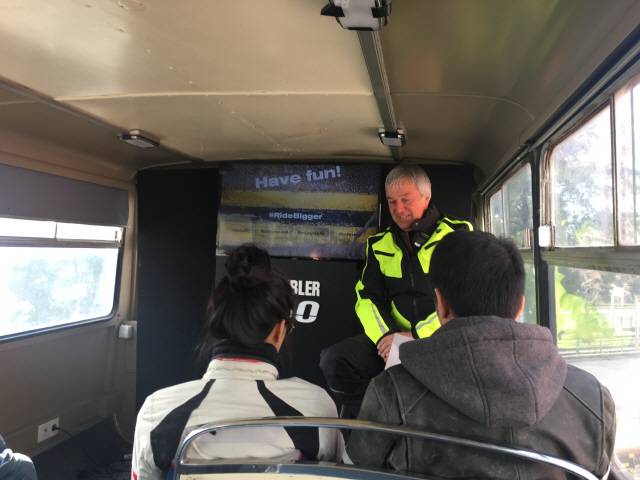 “안전이 최우선”이라고 거듭 강조하셨던 우리 그룹의 로드님. 로드가 차선을 옮길 때마다 잘 따라오기면 하면 된다고 하셨습니다.