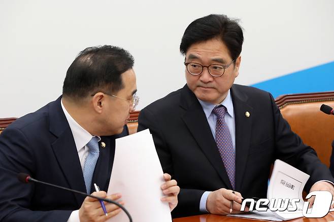 우원식 더불어민주당 원내대표와 박홍근 원내수석부대표. 뉴스1 © News1 안은나 기자