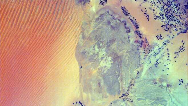 사우디아라비아의 룹알할리 사막. 아라비아반도에 있는 이 사막은 공백의 지역이라는 의미로 영미권에서는 엠프티 쿼터(Empty Quarter)라고도 불린다.
