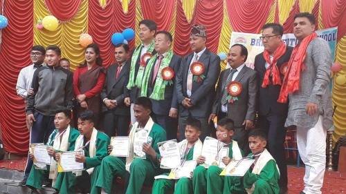 2018 네팔-인도 용무도챔피언십의 입상자들이 기념사진을 찍고 있다. [사진=대한용무도협회]
