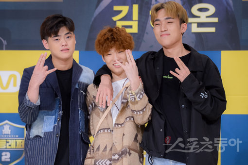 ‘10대의 반란’을 보여준 엠넷 ‘고등래퍼2’ 톱3 이병재, 김하온, 배연서(왼쪽부터)가 24일 서울 영등포구 영중로 한 쇼핑몰에서 기자간담회를 열고 프로무대 데뷔를 앞둔 소감을 밝혔다. 김진환 기자 kwangshin00@donga.com