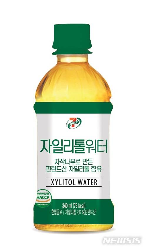 【서울=뉴시스】세븐일레븐이 출시한 PB 자일리톨 워터. 2018.4.26(사진=세븐일레븐 제공) photo@newsis.com