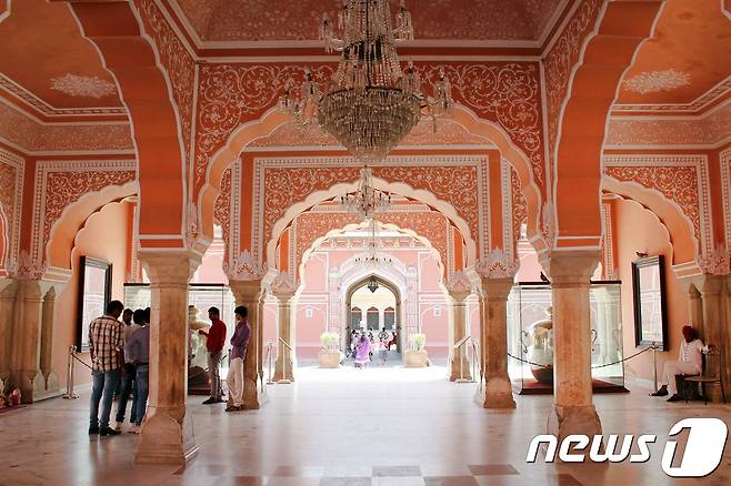 라자스탄과 무굴 양식이 혼합돼 화려함을 자랑하는 시티 팰리스© News1