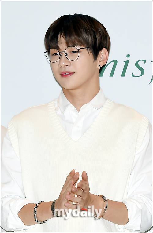 ▲ 워너원 강다니엘 '어깨 넓이가 장난 아니야'