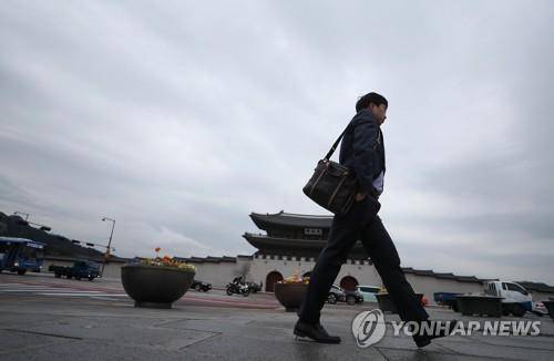 흐린 날의 출근길 [연합뉴스 자료사진]