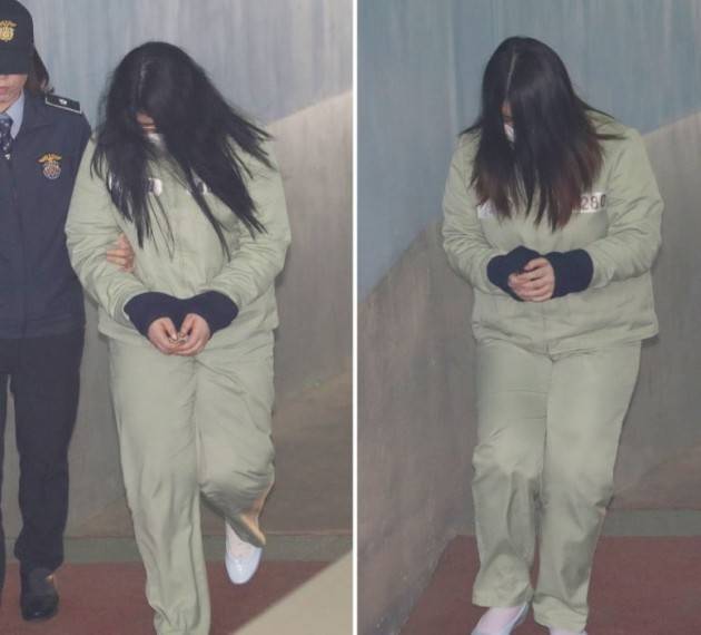 인천 8살 초등학생을 유괴해 살해한 뒤 시신을 훼손한 이른바 '인천 초등생 살인 사건'에 대한 2심 선고공판이 열리는 30일 주범으로 지목된 김모 양과 공범 박모 양이 서초동 서울고등법원으로 향하고 있다 [사진=연합뉴스]