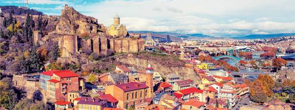 독특한 문화유산과 자연이 있는 코카서스 .