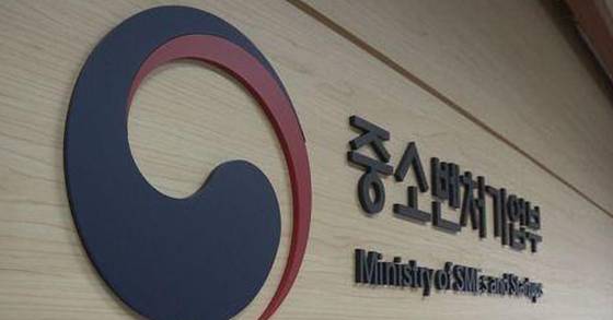 중소벤처기업부가 중소기업 지원사업 브로커로 의심되는 업체 14곳을 수사의뢰키로 결정했다.