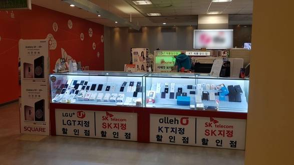 서울 용산 전자상가의 한 휴대폰 판매점. /안별 기자