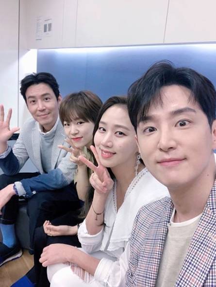 왼쪽부터 최원영 한예리 고성희 권율