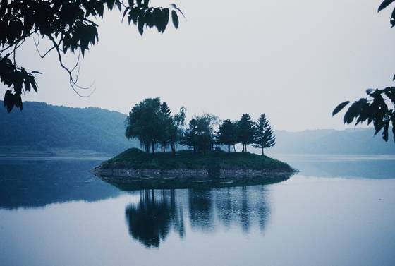 안동댐이 준공되고 초반엔 물이 마을까지 차올랐다. [사진 김도환 사진작가]