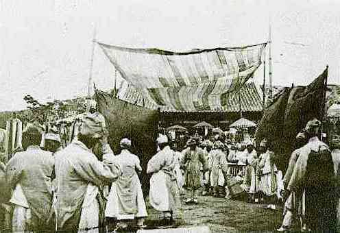 살해된 지 2년이 지나 치러진 명성황후 국장. <한겨레> 자료 사진.