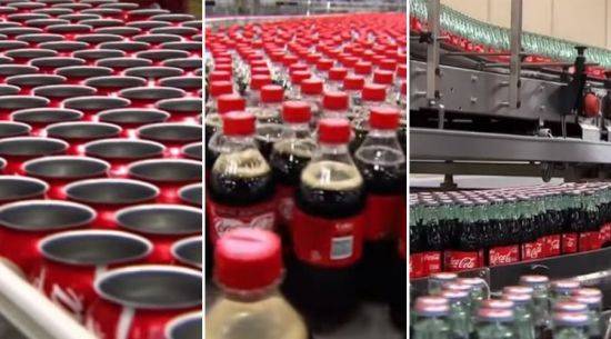 코카콜라 공장에서 알루미늄 캔(왼쪽)과 페트병(가운데), 유리병에 담긴 콜라(오른쪽)를 생산하고 있는 모습.[사진=내셔널지오그래픽채널 화면캡처]