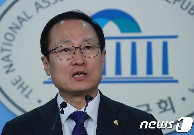 홍영표 더불어민주당 신임 원내대표. 뉴스1 © News1 이동원 기자