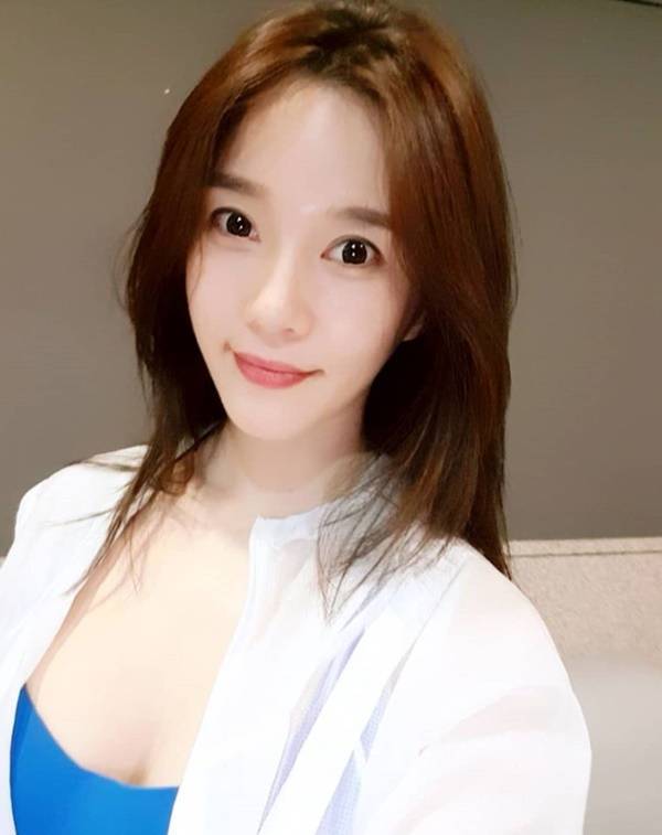 로즈데이 레이양이 화제다. 사진=레이양 인스타그램