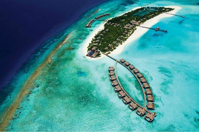 섬 하나에 50개의 객실만을 보유한 몰디브 노쿠 리조트. 럭셔리한 시설은 물론 화려한 미식과 최상의 서비스를 제공한다. (사진=몰디브 카페 제공)