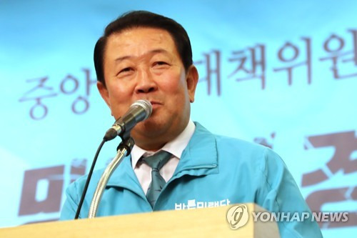 인사말하는 박주선 공동대표 (서울=연합뉴스) 최재구 기자 = 바른미래당 박주선 공동대표가 21일 국회 도서관에서 열린 중앙선거대책위원회 발대식 및 전국 공천자 대회에서 인사말을 하고 있다.       jjaeck9@yna.co.kr